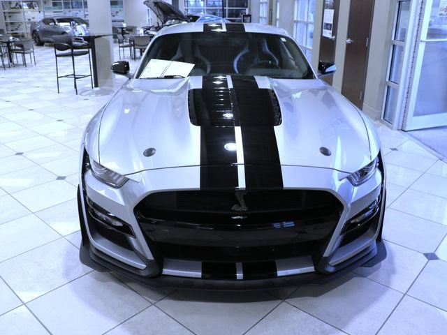 Used 2022 Ford Mustang Shelby GT500 w/ Carbon Fiber Track Pack RWD image 3