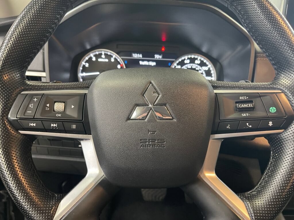 Used 2024 Mitsubishi Outlander SE FWD image 18