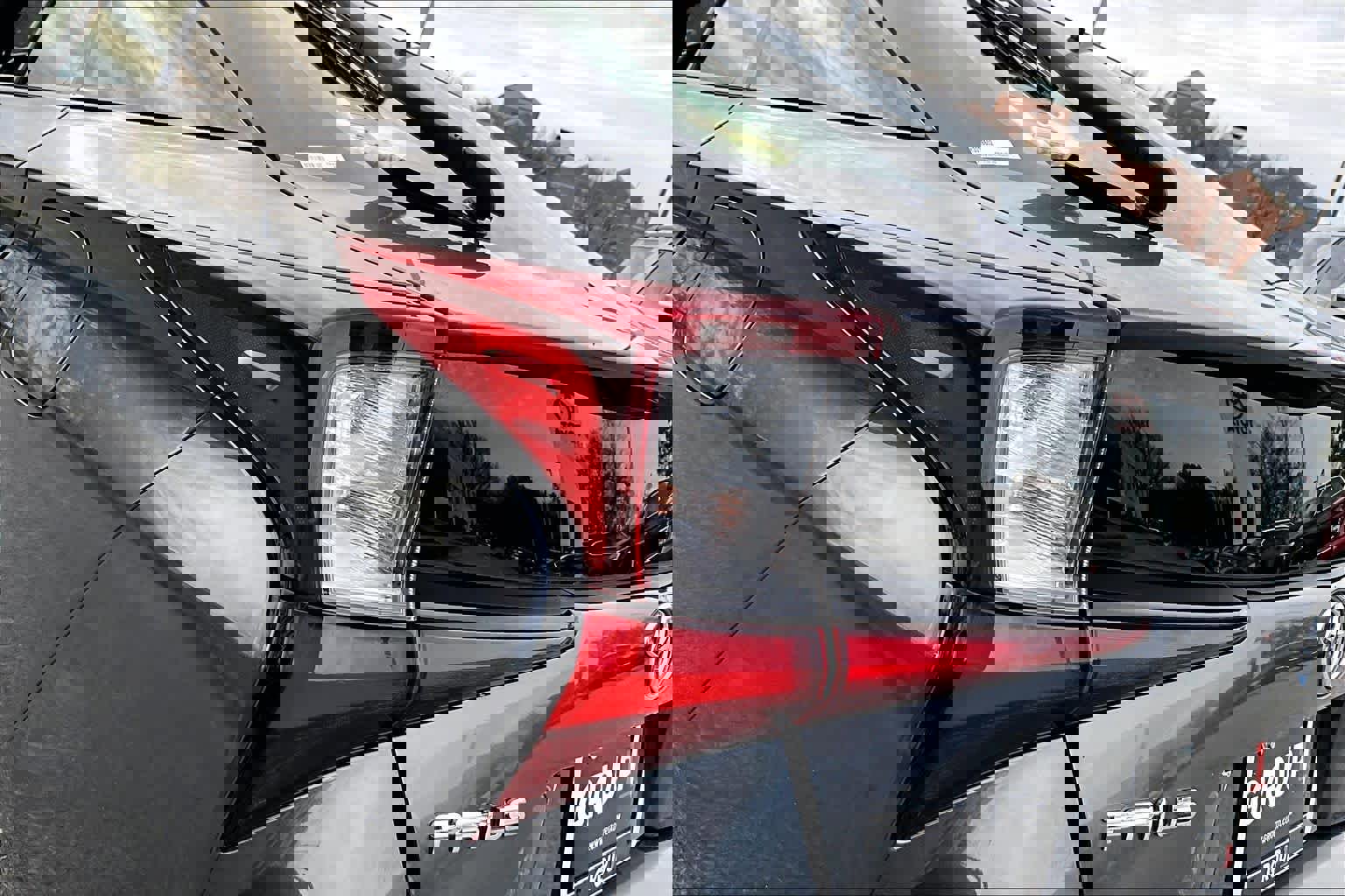 Used 2019 Toyota Prius LE image 28