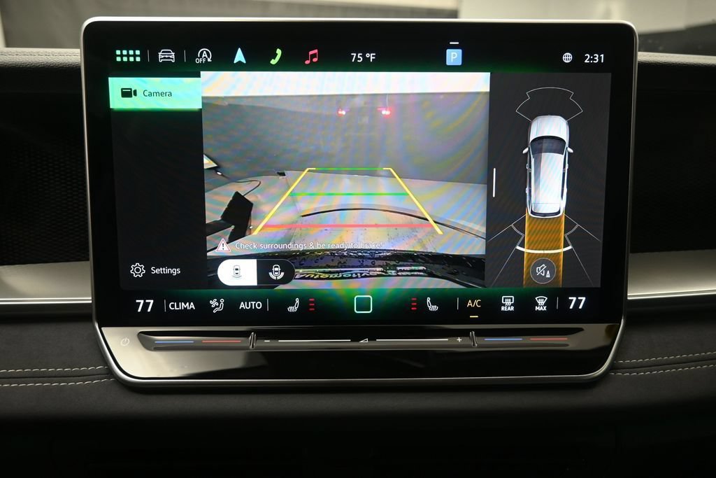 Used 2025 Volkswagen Tiguan SE FWD image 12