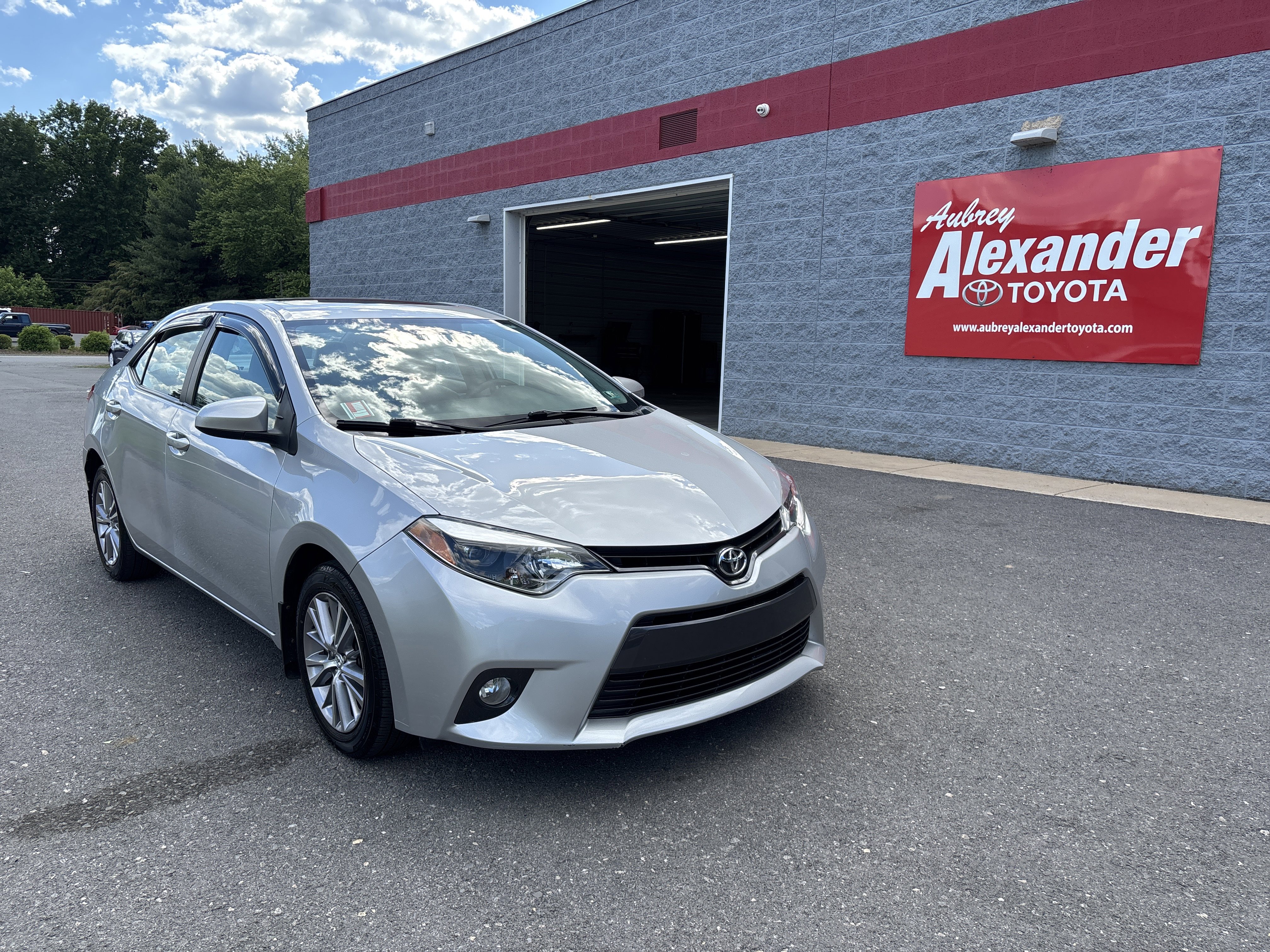 Used 2015 Toyota Corolla LE Premium FWD image 1