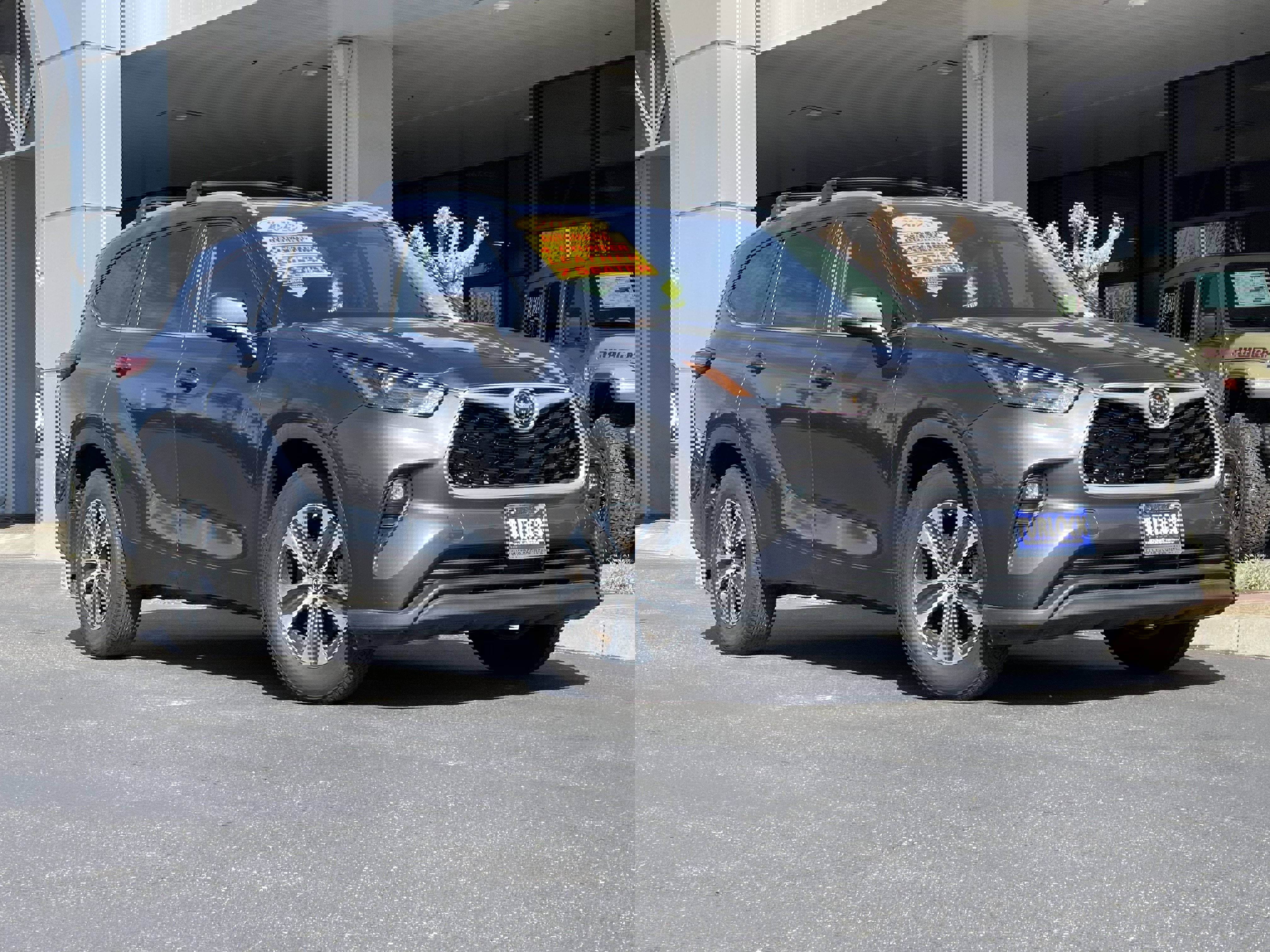 Used 2023 Toyota Highlander XLE image 2