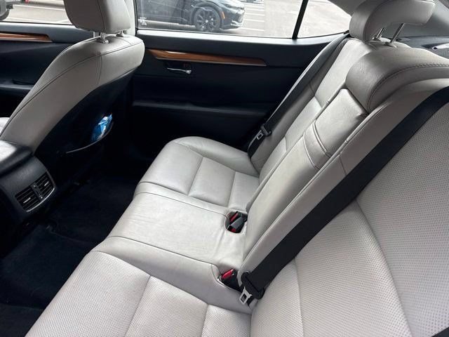 Used 2013 Lexus ES 300h w/ Luxury Pkg FWD image 10