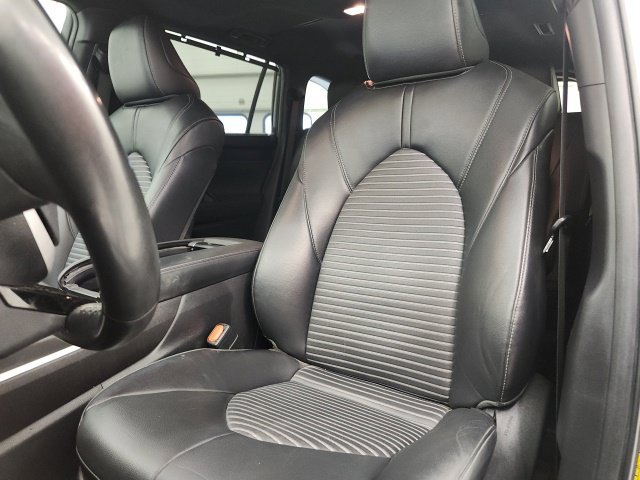 Used 2023 Toyota Highlander XSE FWD image 15