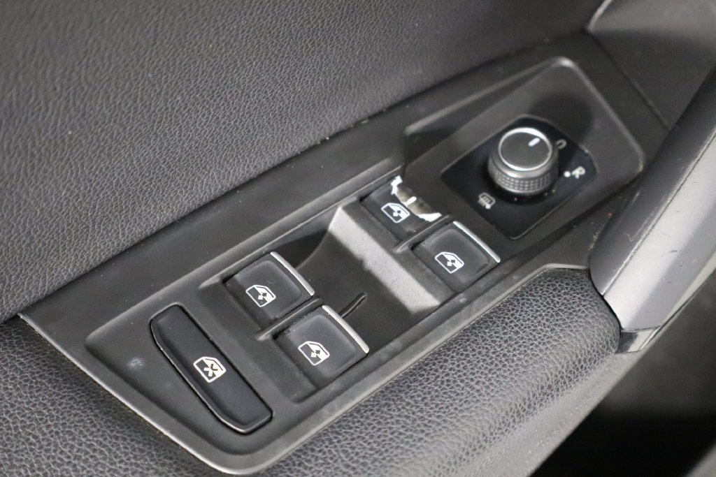 Used 2019 Volkswagen Tiguan SE AWD/4WD image 19