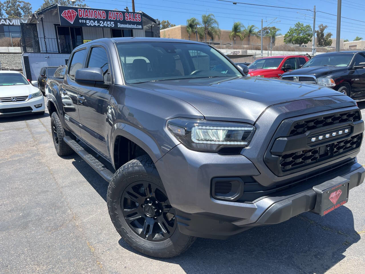 Used 2022 Toyota Tacoma SR image 2