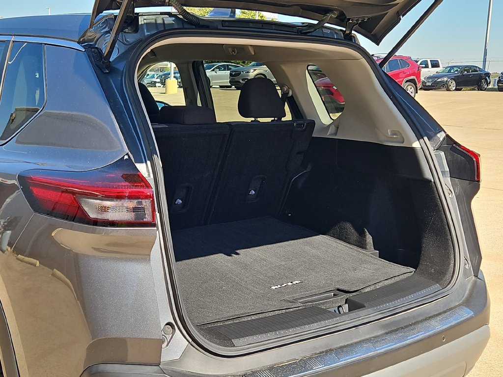 Used 2023 Nissan Rogue SV FWD image 34