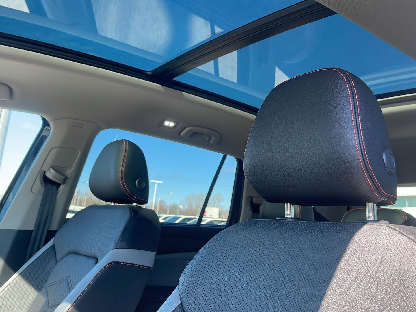 Used 2025 Volkswagen Atlas Peak Edition SE image 8