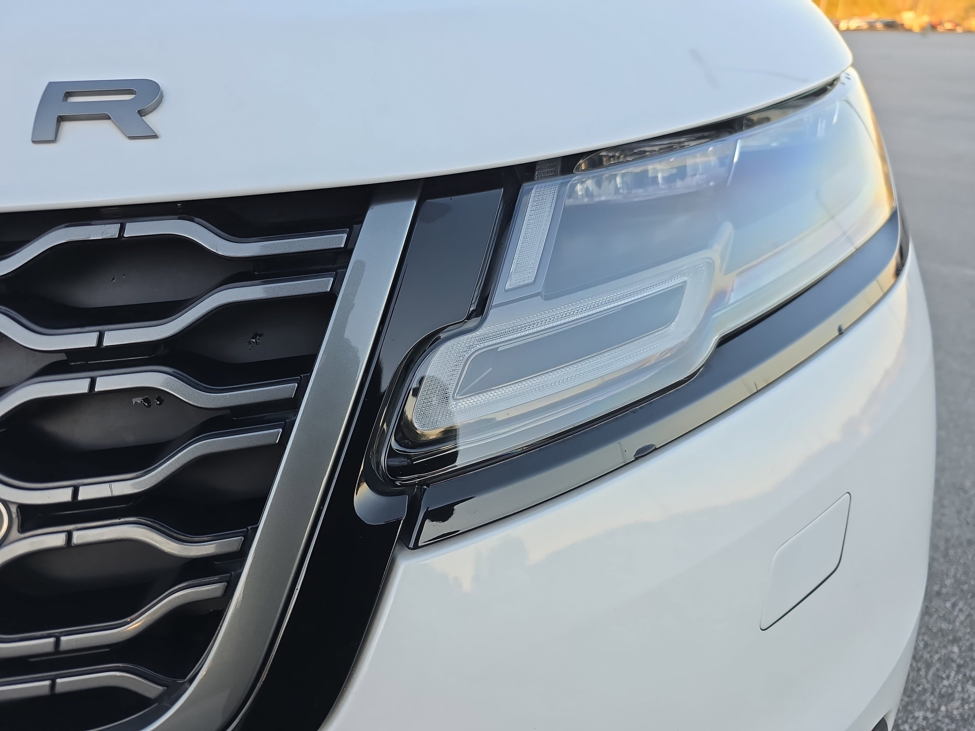 Used 2022 Land Rover Range Rover Velar R-Dynamic S image 30