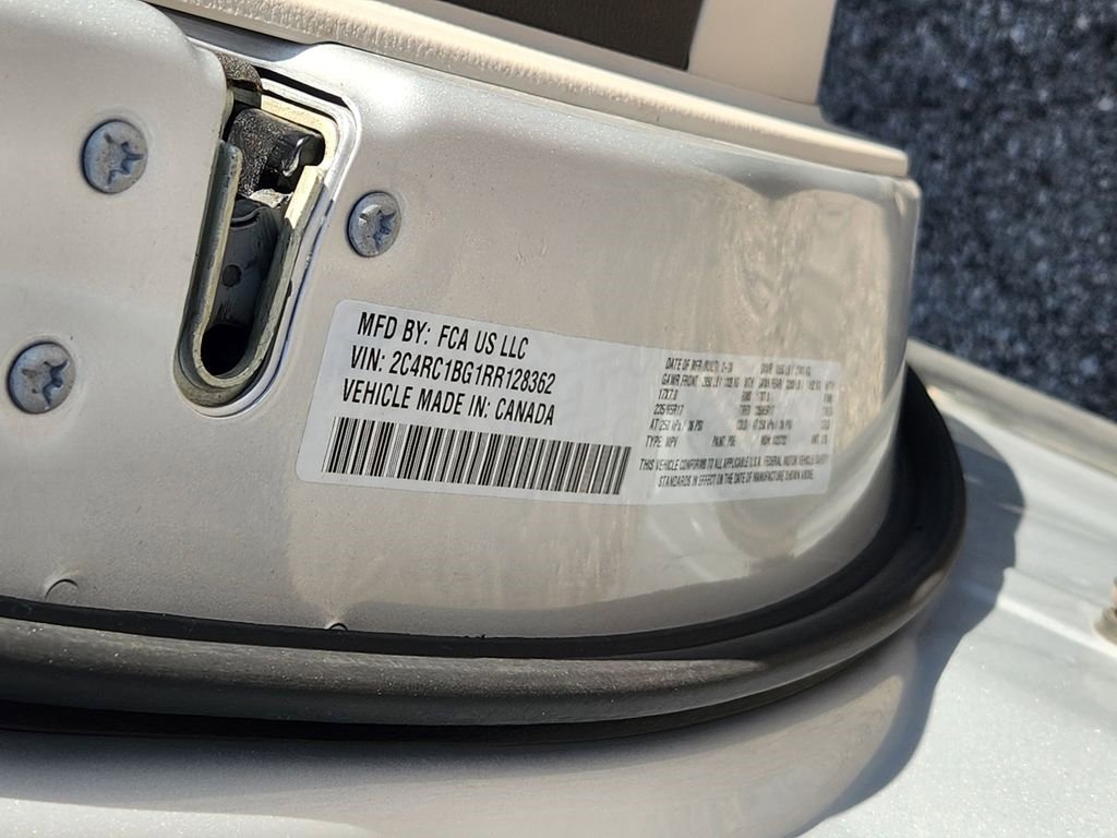 Used 2024 Chrysler Pacifica Touring-L image 34