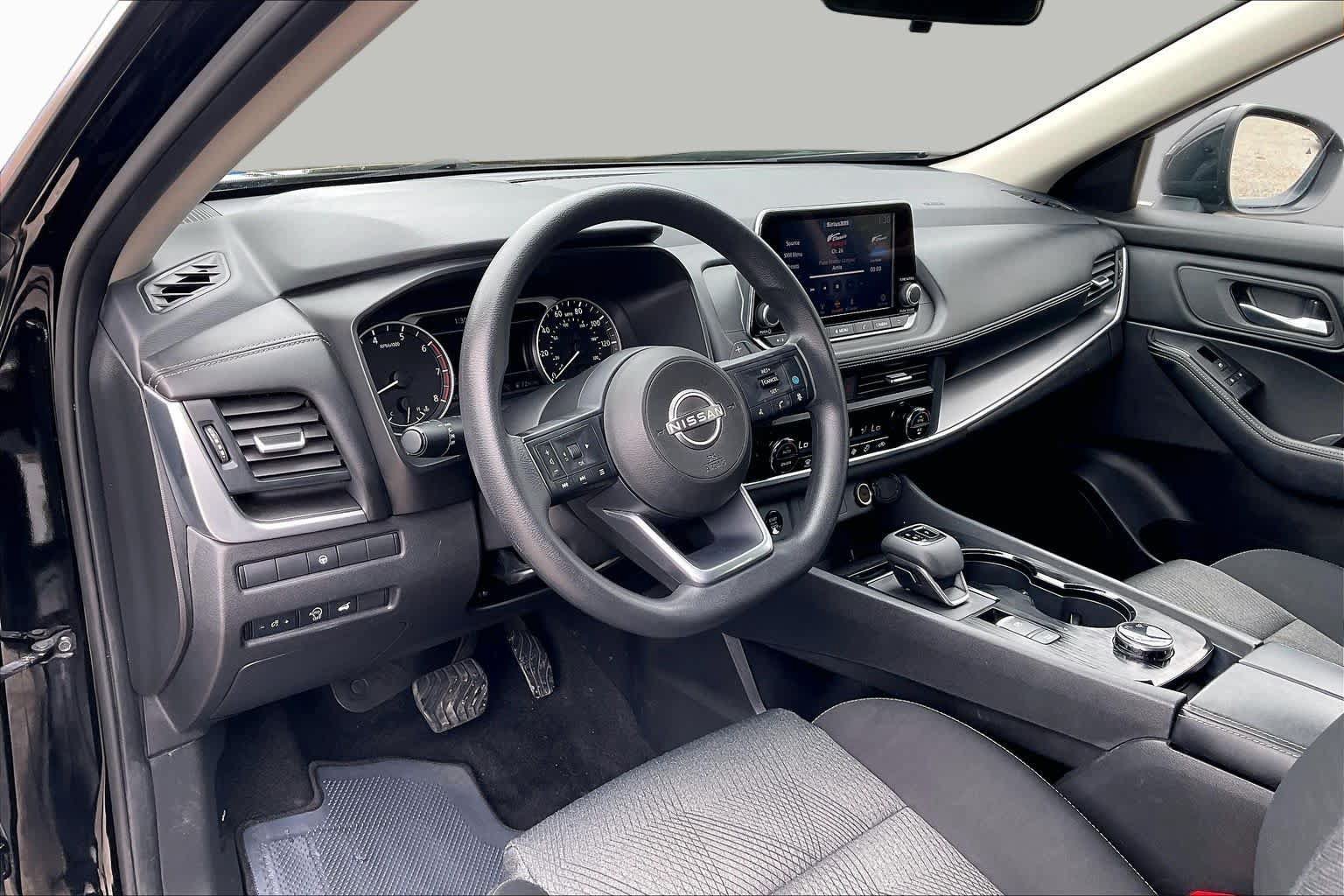 Used 2024 Nissan Rogue SV AWD/4WD image 14