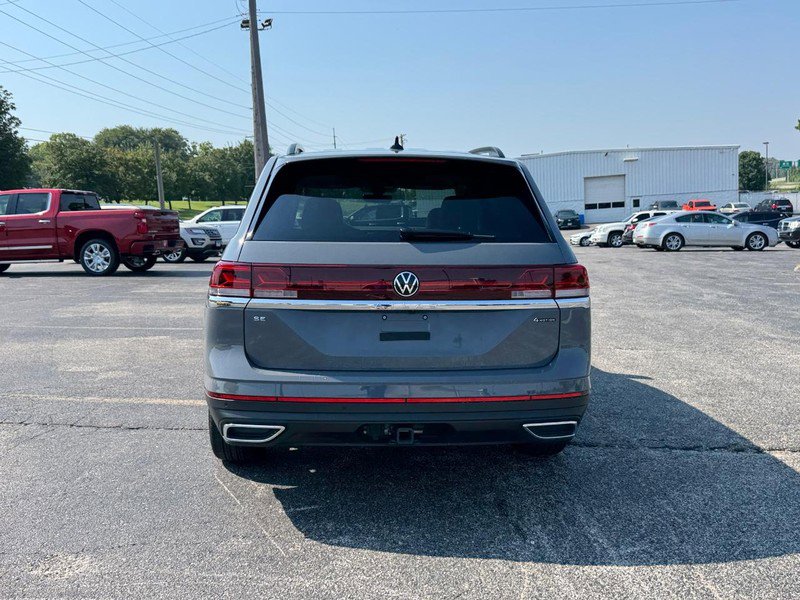Used 2025 Volkswagen Atlas SE image 4