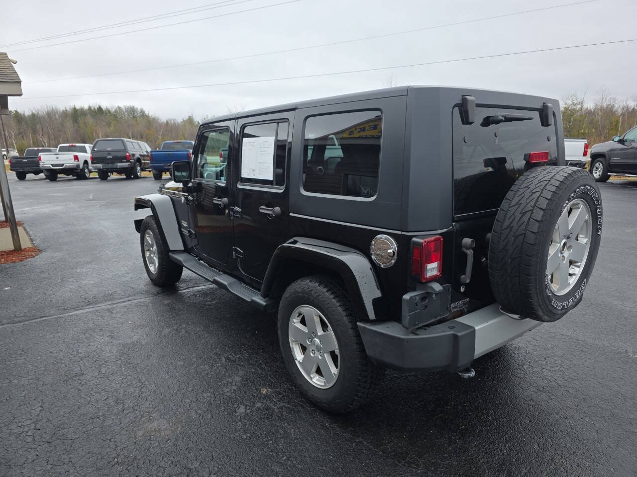 Used 2010 Jeep Wrangler Unlimited Sahara w/ Dual Top Group AWD/4WD image 8