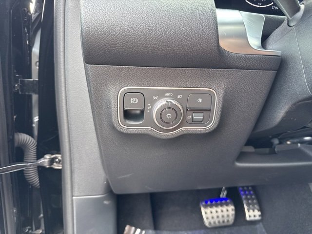 New 2025 Mercedes-Benz GLB 35 AMG 4MATIC image 20