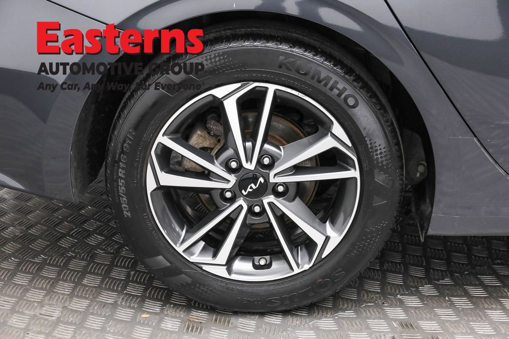 Used 2023 Kia Forte LXS image 28