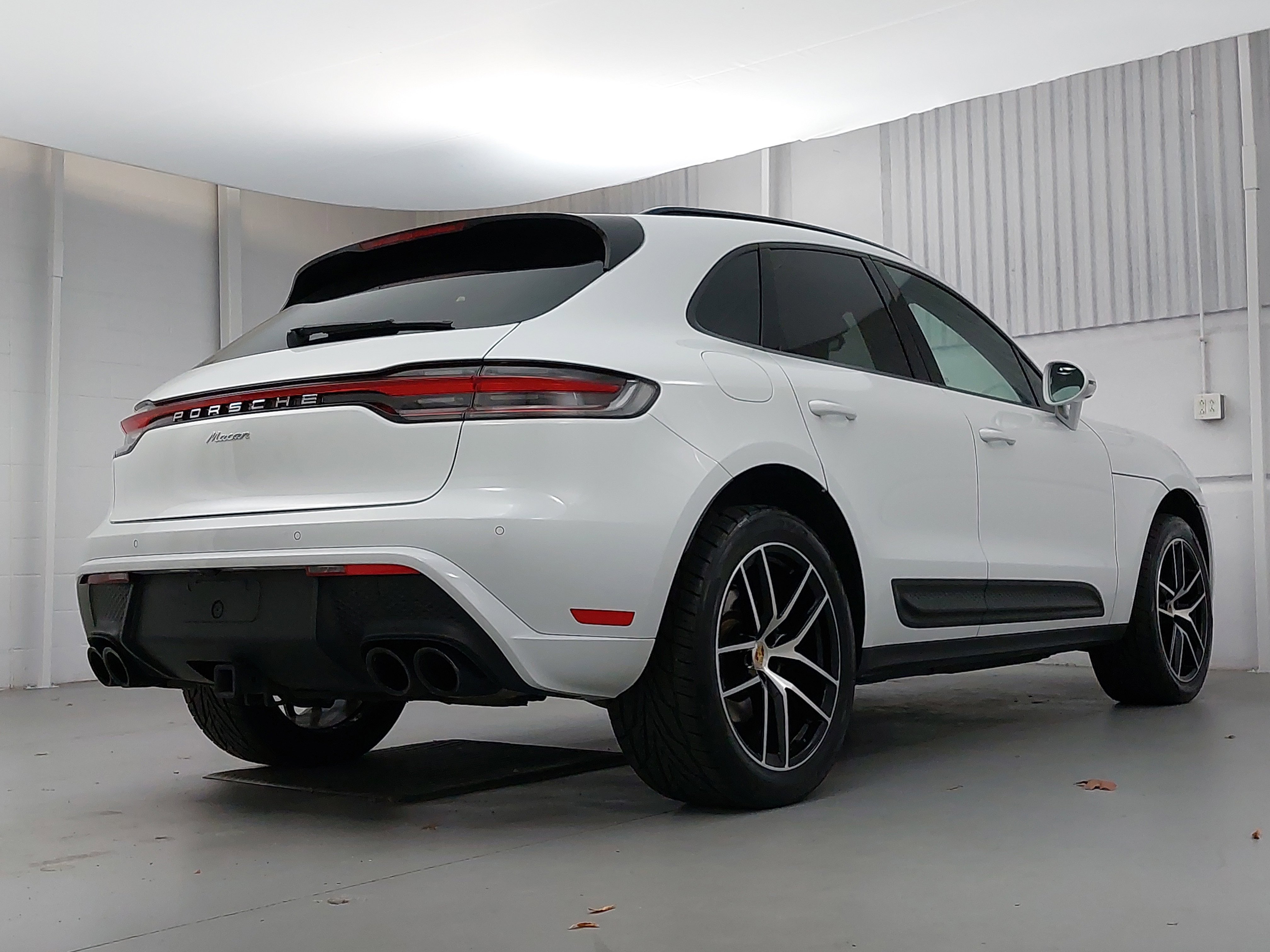 Used 2023 Porsche Macan image 7