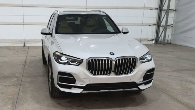 Used 2022 BMW X5 sDrive40i w/ Premium Package RWD image 3