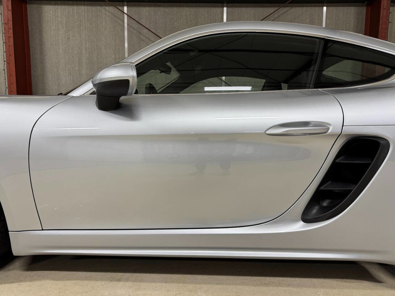 Used 2018 Porsche 718 Cayman Base 2dr Coupe image 11