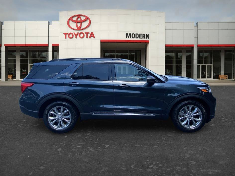 Used 2023 Ford Explorer XLT w/ Equipment Group 202A RWD image 4