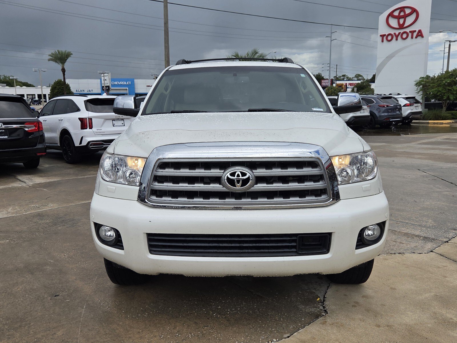 Used 2017 Toyota Sequoia Platinum AWD/4WD image 2