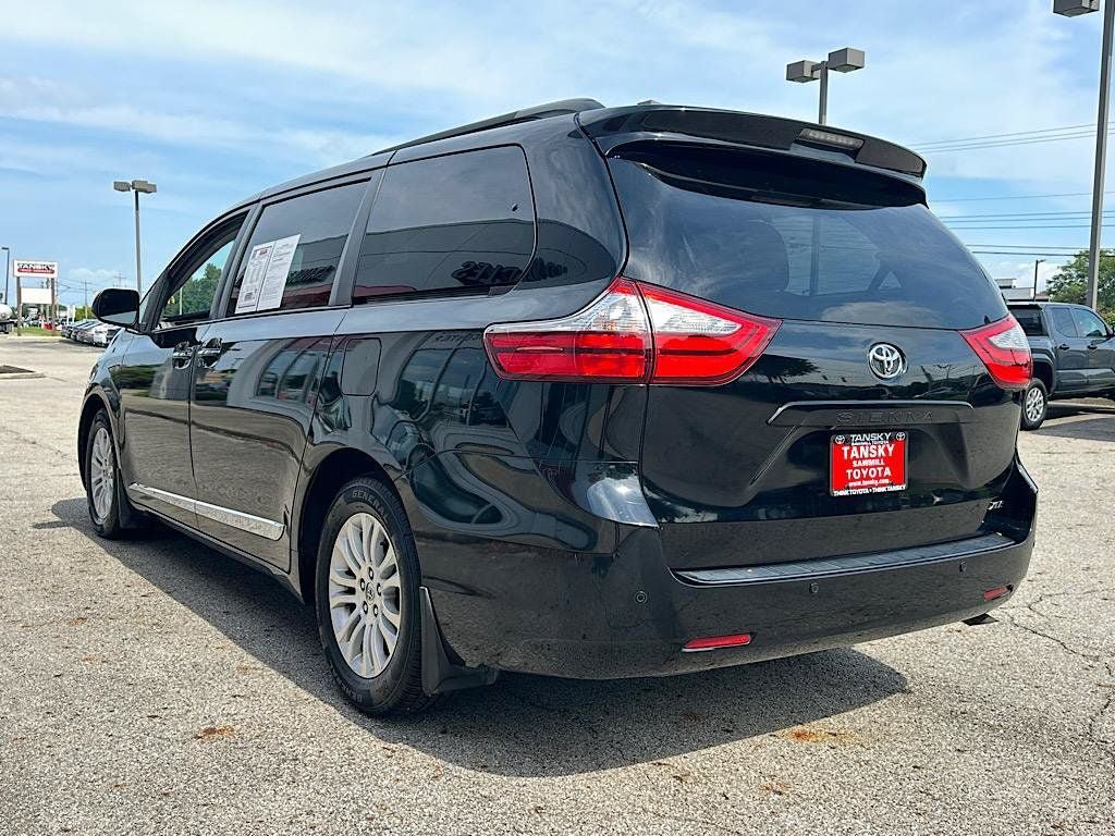 Used 2016 Toyota Sienna XLE w/ XLE Navigation Package FWD image 3