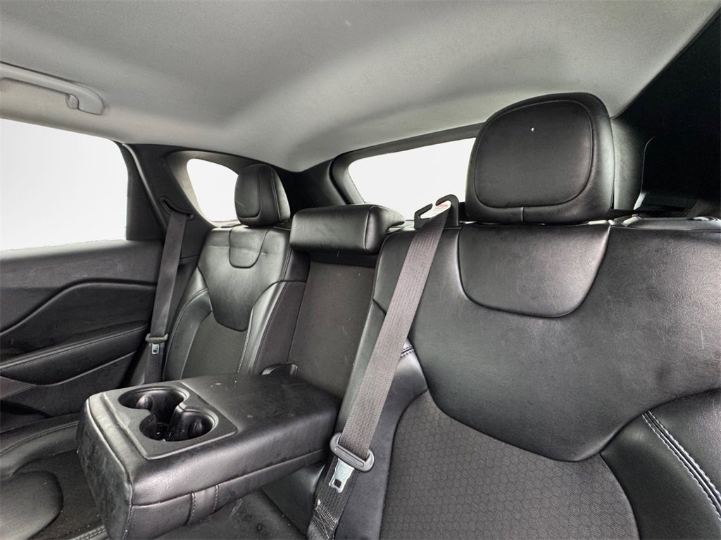 Certified 2019 Jeep Cherokee Latitude Plus w/ Cold Weather Group image 22