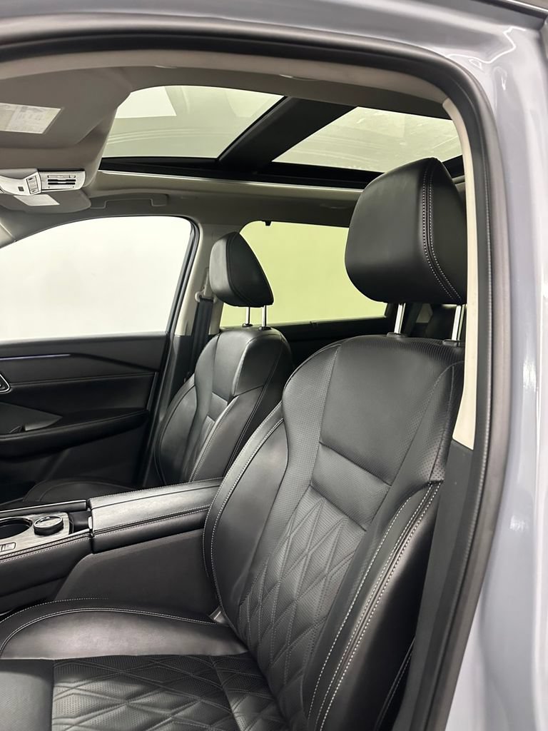 Used 2024 Nissan Rogue Platinum w/ Platinum Premium Package AWD/4WD image 12