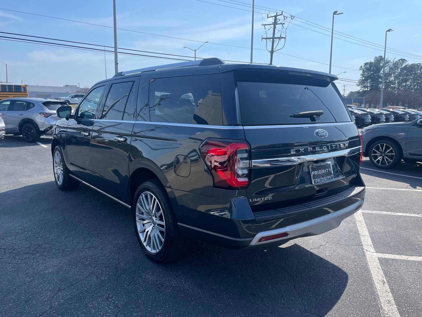 Used 2023 Ford Expedition Max Limited image 3