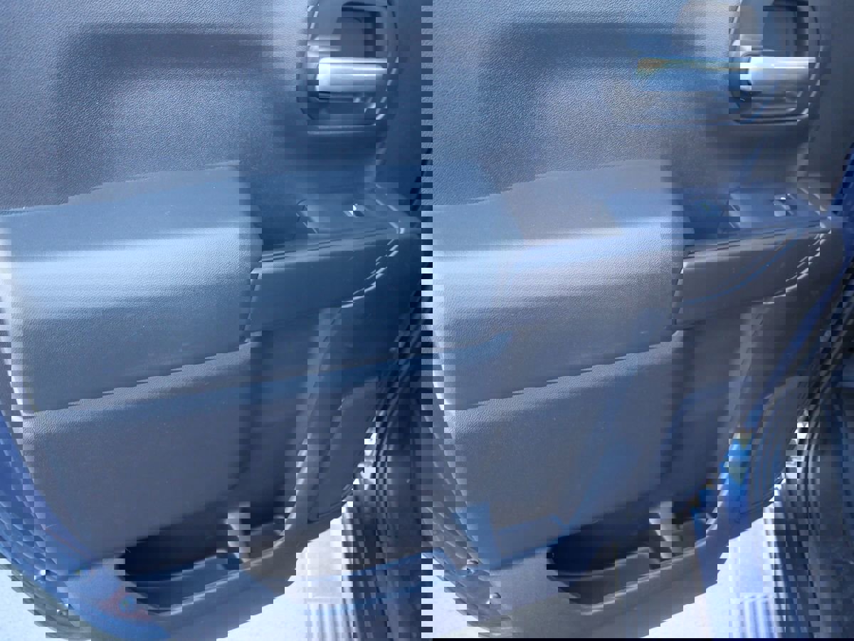 Used 2020 Chevrolet Silverado 1500 Custom w/ Custom Value Package image 17