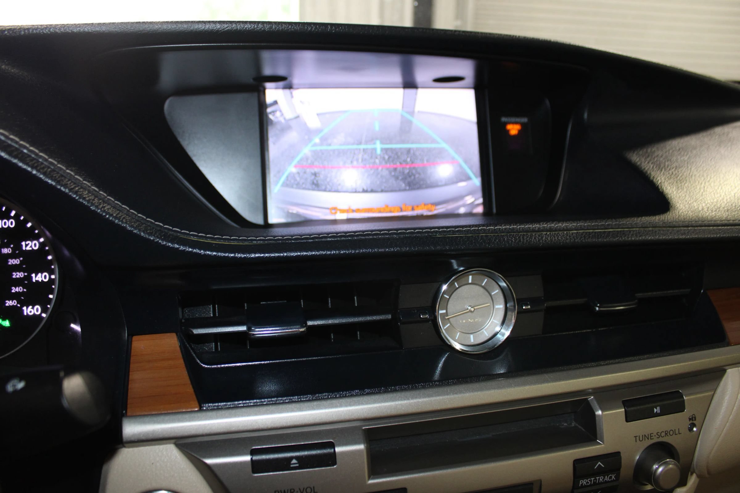 Used 2013 Lexus ES 300h w/ Luxury Pkg FWD image 16