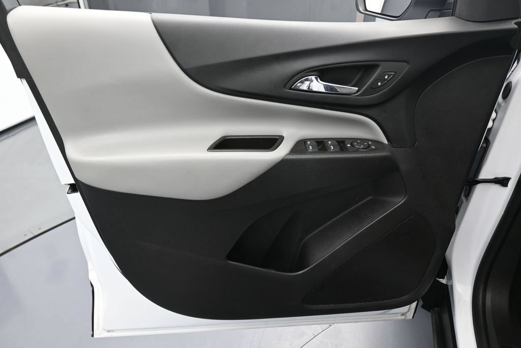 Used 2024 Chevrolet Equinox LS FWD image 12