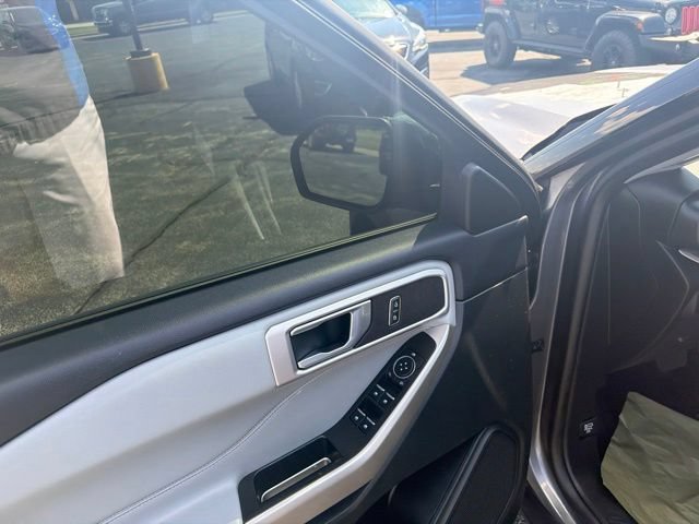 Used 2023 Ford Explorer XLT w/ Equipment Group 202A AWD/4WD image 25