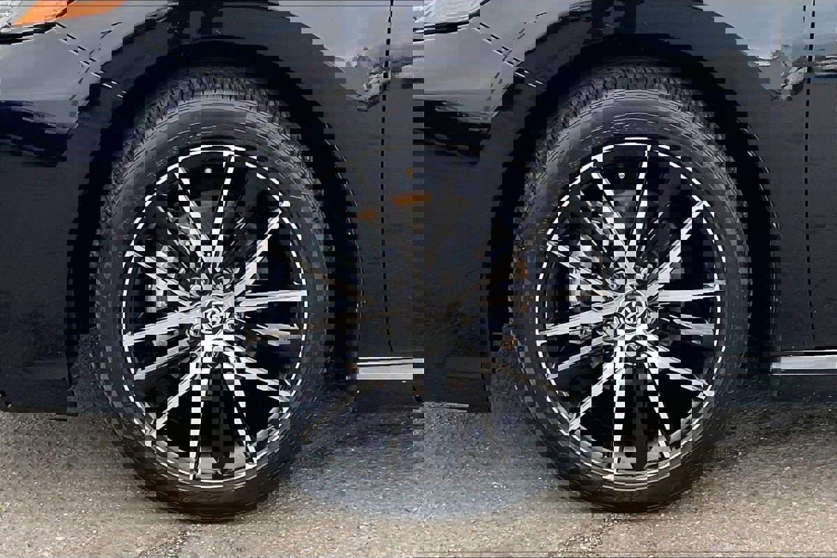 Used 2024 Toyota Camry SE image 9