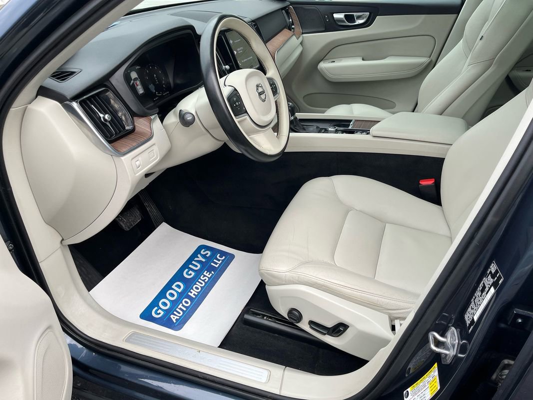 Used 2021 Volvo XC60 T5 Momentum w/ Protection Package AWD/4WD image 7
