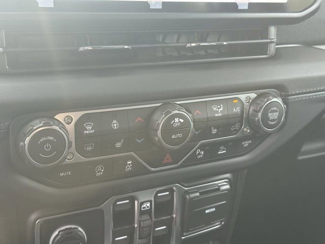 New 2025 Jeep Wrangler Unlimited Rubicon image 25