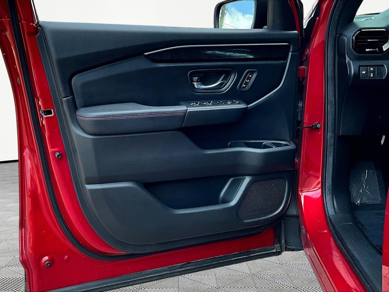 Used 2025 Honda Pilot Black Edition image 20