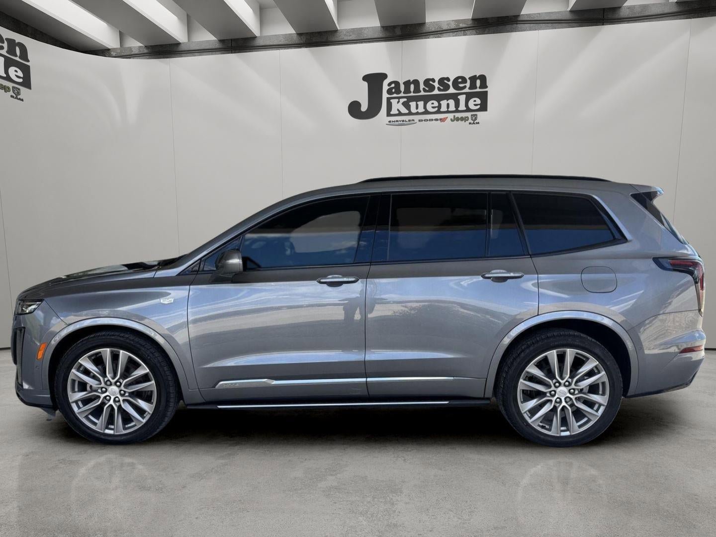 Used 2020 Cadillac XT6 Sport w/ Platinum Package AWD/4WD image 1