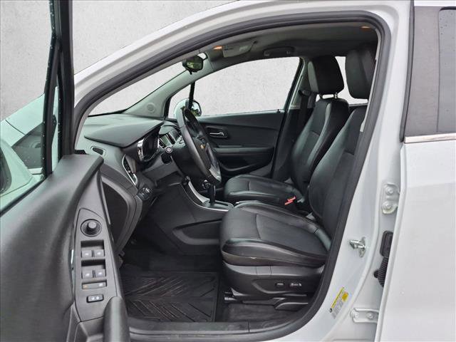 Used 2017 Chevrolet Trax LT w/ LT Convenience Package FWD image 22