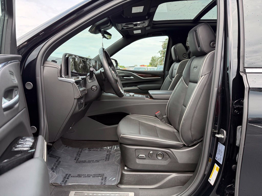 Used 2024 Cadillac Escalade Premium Luxury w/ Performance Package AWD/4WD image 33