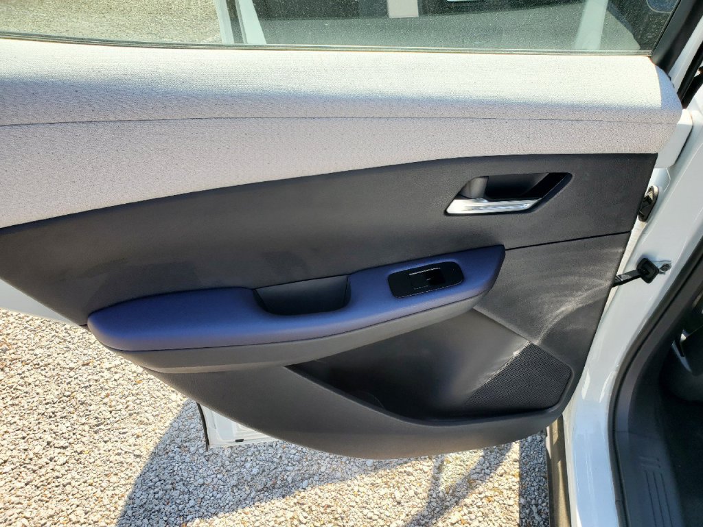 New 2026 Nissan Leaf Platinum+ w/ Cargo Package (Platinum+) FWD image 9