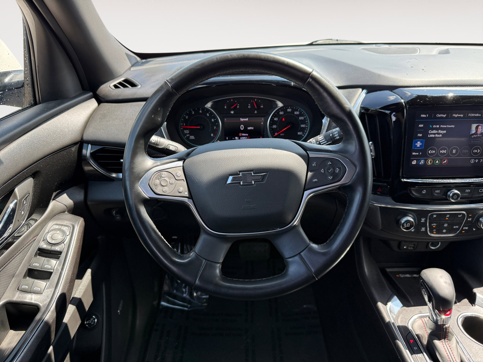 Used 2023 Chevrolet Traverse RS FWD image 12