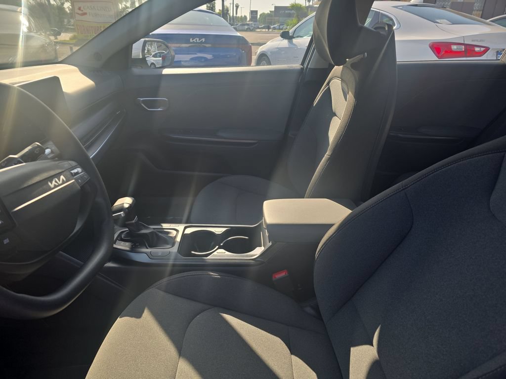 Used 2025 Kia K4 FWD image 9