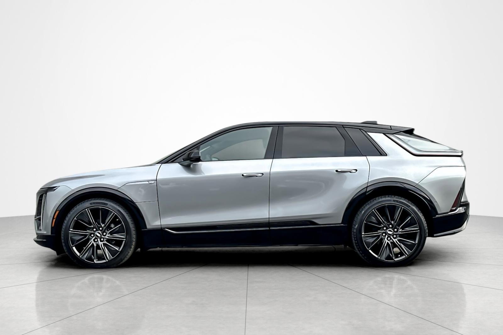 Used 2025 Cadillac Lyriq Sport image 2