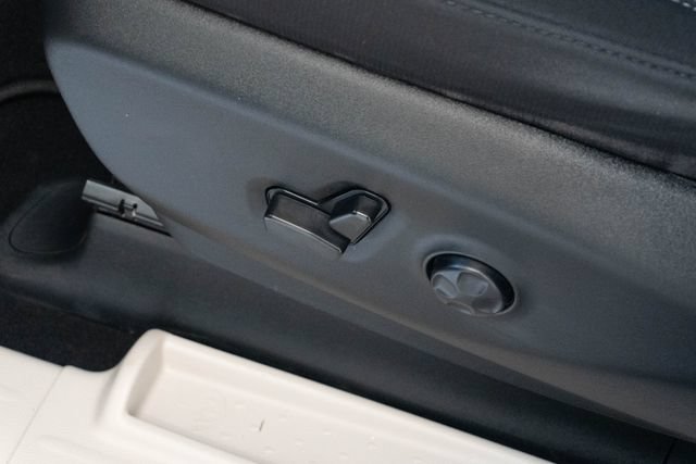 Used 2024 Chrysler Voyager LX FWD image 15