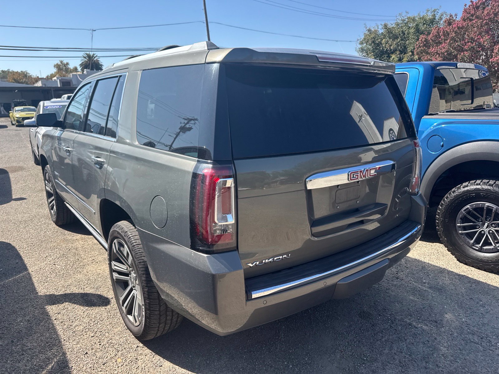 Used 2017 GMC Yukon Denali w/ Open Road Package AWD/4WD image 2