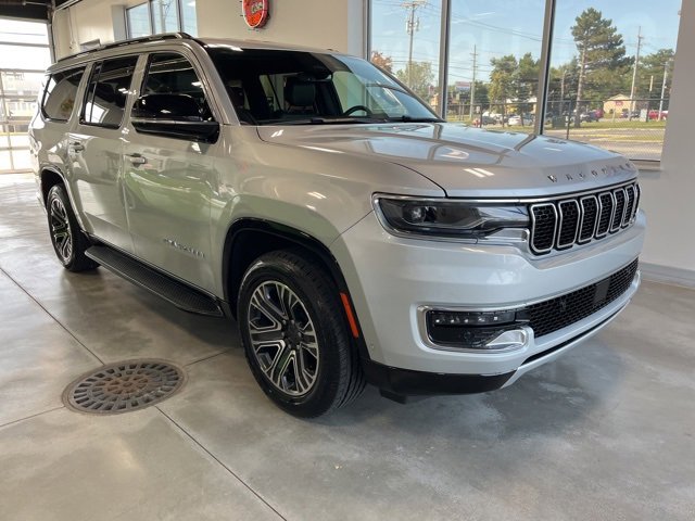 Used 2023 Jeep Wagoneer L Series II image 3