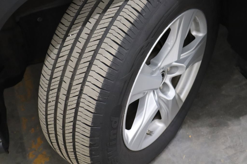 Used 2021 Toyota Highlander L image 39