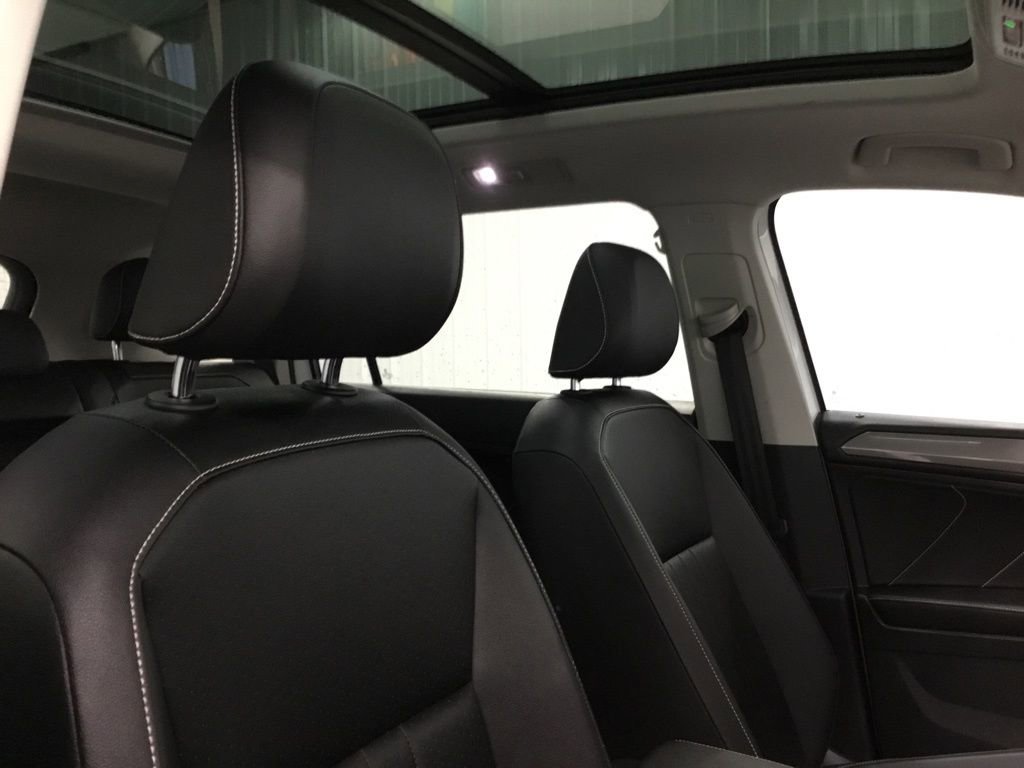 Used 2022 Volkswagen Tiguan SE w/ Panoramic Sunroof Package image 25