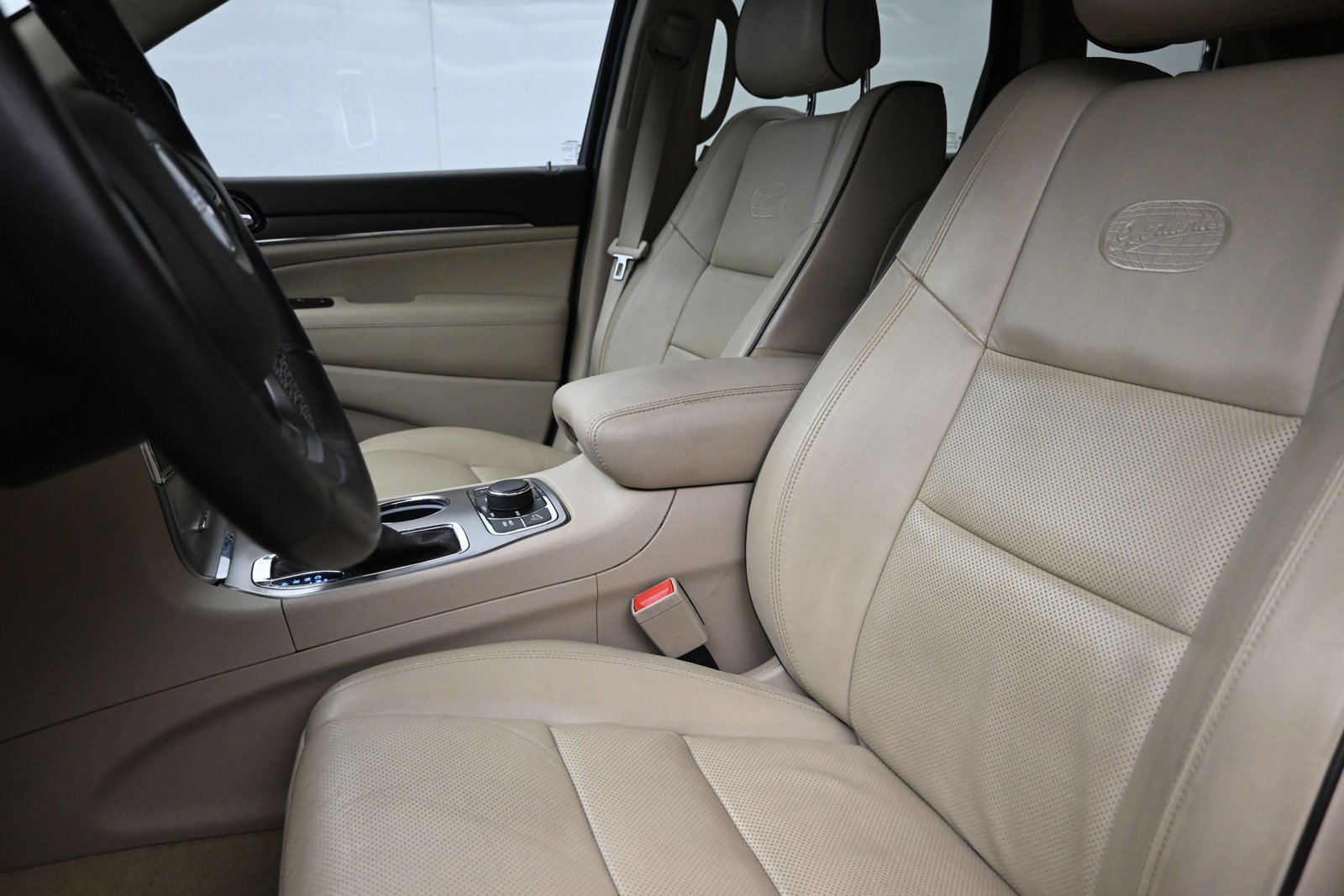 Used 2020 Jeep Grand Cherokee Overland AWD/4WD image 11