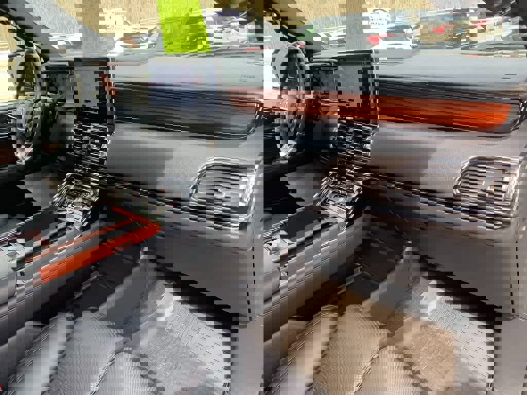 Used 2024 Lincoln Navigator Reserve image 13